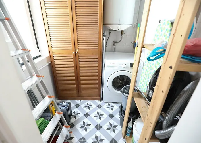4 Bedroom On The Center Apartment *